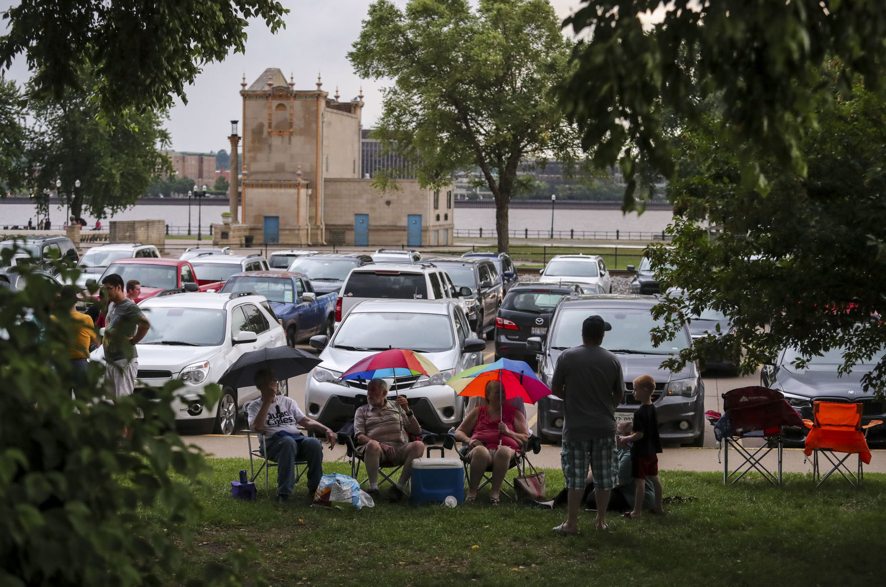 070419-mda-nws-redwhiteboom-020